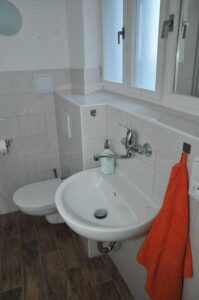 koupelna-se-sprchovym-koutem-a-wc-3591-